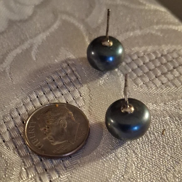 Elegant Black Tahitian Pearl Stud Earrings Sterling - Picture 3 of 3